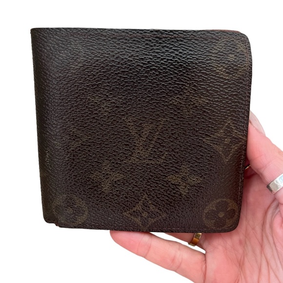 AUTHENTIC Louis Vuitton mens monogrammed bifold wallet - Picture 1 of 6